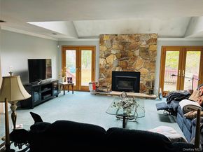 6 Cedarfield Terrace, Saint James NY 11780