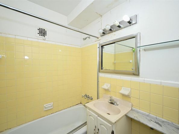 87-10 51 Avenue 6W, Elmhurst NY 11373
