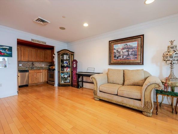 600 Clarence Avenue 1J, Bronx NY 10465