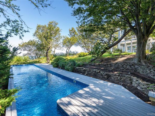 4105 Soundview Avenue, Mattituck NY 11952