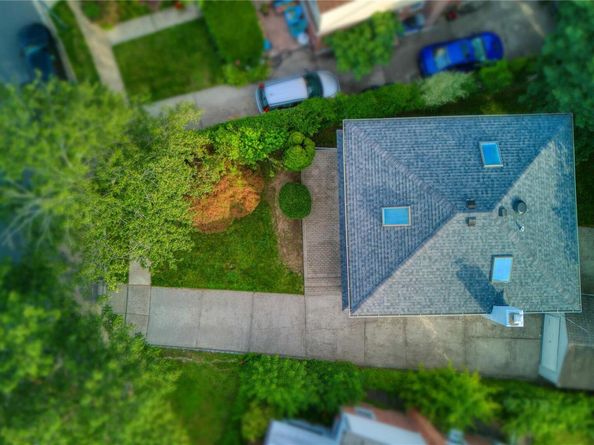 33 Park Circle, New Hyde Park NY 11040