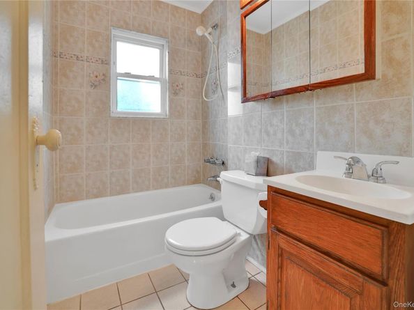 33 Park Circle, New Hyde Park NY 11040