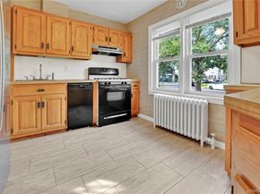 33 Park Circle, New Hyde Park NY 11040