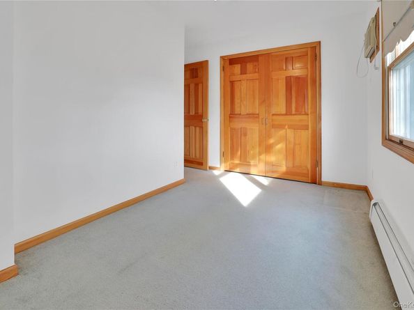 33 Park Circle, New Hyde Park NY 11040