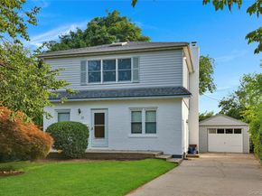 33 Park Circle, New Hyde Park NY 11040