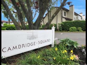 21 W Cambridge Drive SE 21, Copiague NY 11726