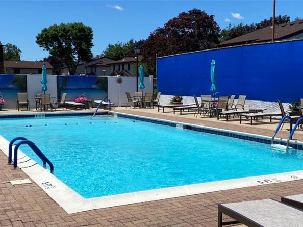 21 W Cambridge Drive SE 21, Copiague NY 11726