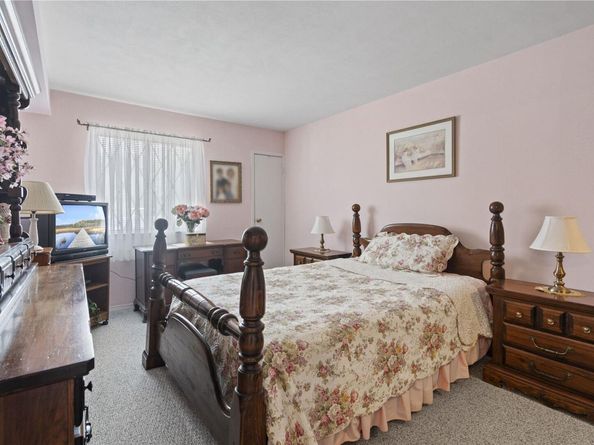 21 W Cambridge Drive SE 21, Copiague NY 11726