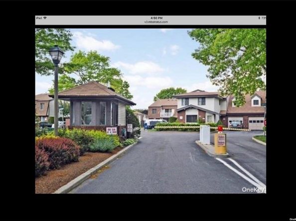 21 W Cambridge Drive SE 21, Copiague NY 11726