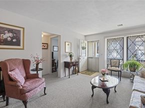 21 W Cambridge Drive SE 21, Copiague NY 11726