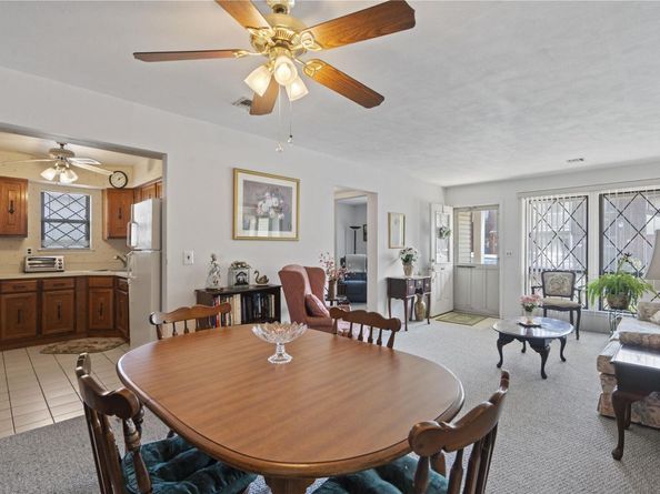 21 W Cambridge Drive SE 21, Copiague NY 11726