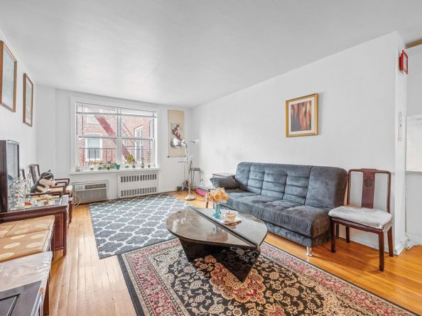 142-05 Roosevelt Ave 627, Flushing NY 11354