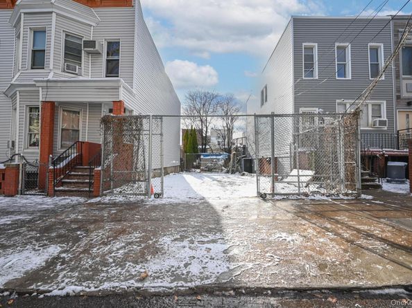 1216 30th Drive, Astoria NY 11102