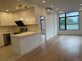5216 Roosevelt Ave