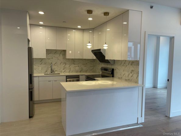 5216 Roosevelt Ave 5A, Woodside NY 11377