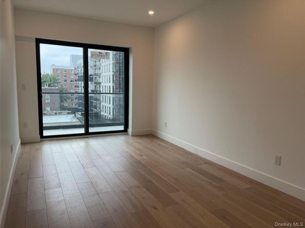 5216 Roosevelt Ave 5A, Woodside NY 11377