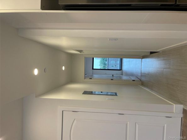 5216 Roosevelt Ave 5A, Woodside NY 11377