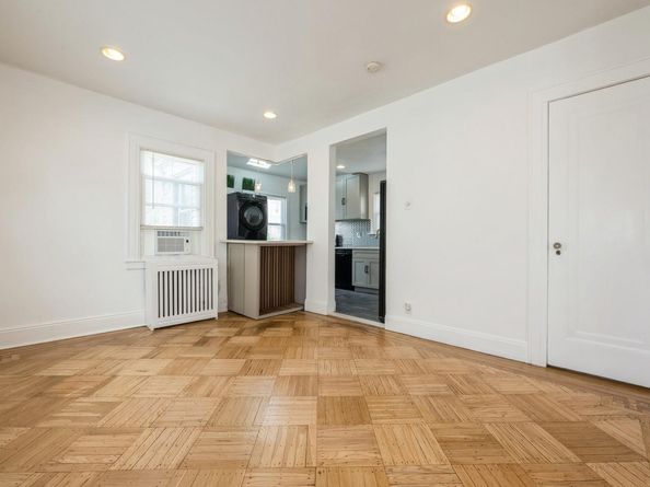 100-28 207th Street, Queens Village NY 11429