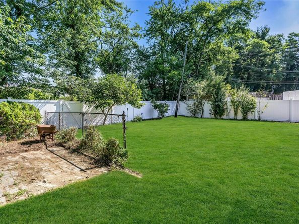 33 Pittoni Drive, Commack NY 11725