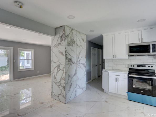 17 Windmill Lane, Levittown NY 11756