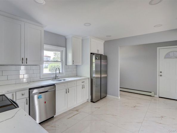 17 Windmill Lane, Levittown NY 11756