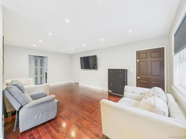 22439 Kingsbury Avenue A, Oakland Gardens NY 11364