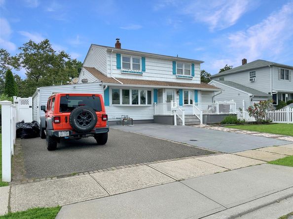 245 Dartmouth Drive, Hicksville NY 11801