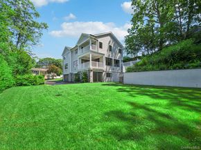 2 Arthur Place, Woodbury NY 11797