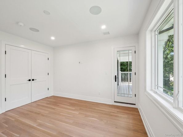 2 Arthur Place, Woodbury NY 11797