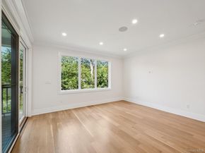 2 Arthur Place, Woodbury NY 11797