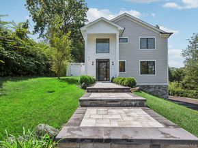 2 Arthur Place, Woodbury NY 11797