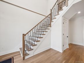 2 Arthur Place, Woodbury NY 11797