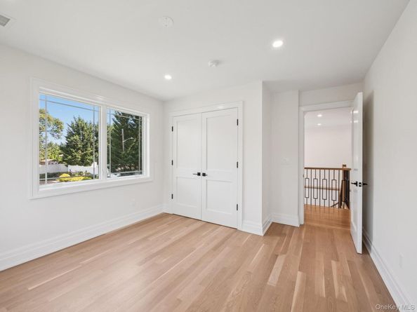 2 Arthur Place, Woodbury NY 11797