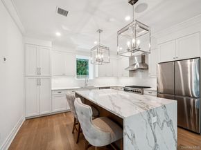 2 Arthur Place, Woodbury NY 11797