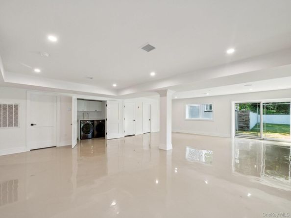 2 Arthur Place, Woodbury NY 11797
