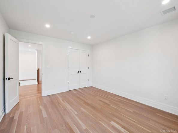 2 Arthur Place, Woodbury NY 11797