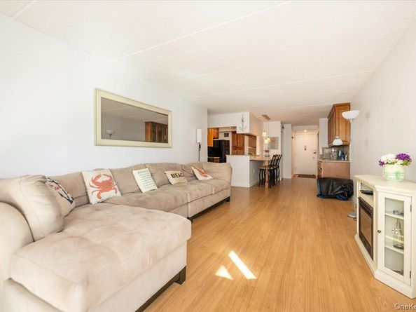 730 W Broadway 2J, Long Beach NY 11561