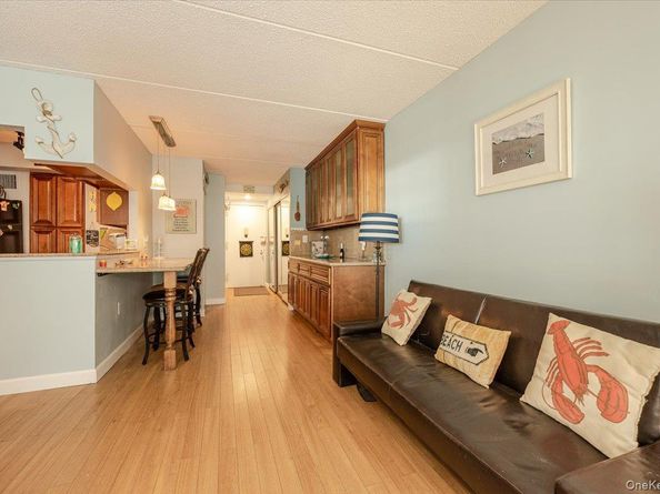730 W Broadway 2J, Long Beach NY 11561