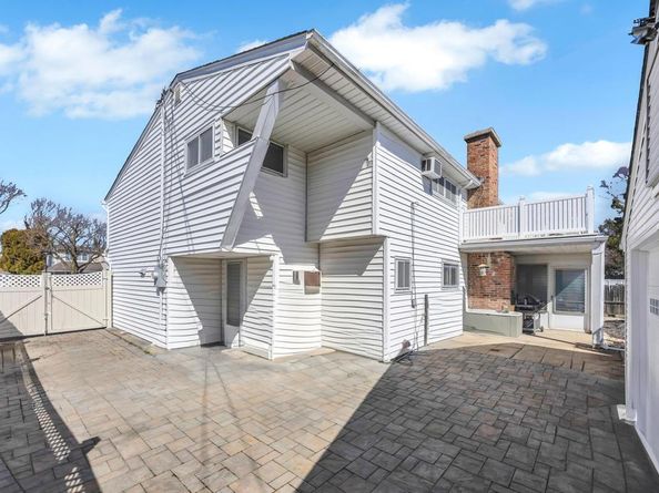 38 Cliff Lane, Levittown NY 11756