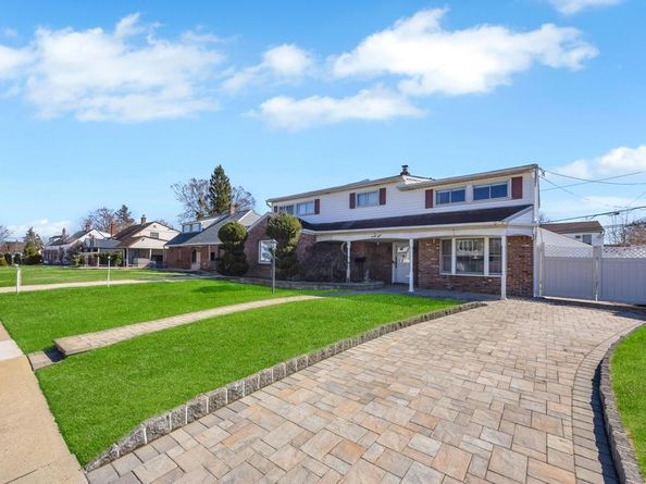 38 Cliff Lane, Levittown NY 11756