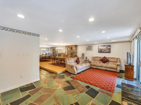 38 Cliff Lane, Levittown NY 11756