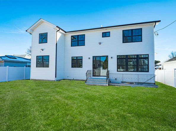 1012 Olympia Road, Bellmore NY 11710