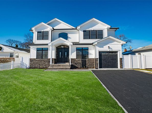 1012 Olympia Road, Bellmore NY 11710