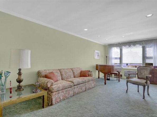 120 Morris Avenue B17, Rockville Centre NY 11570