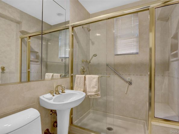 120 Morris Avenue B17, Rockville Centre NY 11570