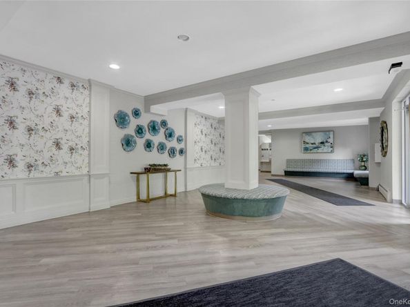 120 Morris Avenue B17, Rockville Centre NY 11570