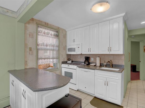 120 Morris Avenue B17, Rockville Centre NY 11570