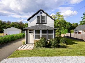 86 Old Country Road, East Quogue NY 11942