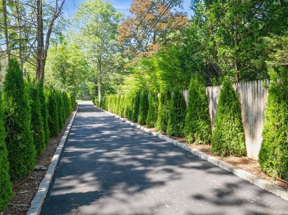 352 Cold Spring Road, Syosset NY 11791