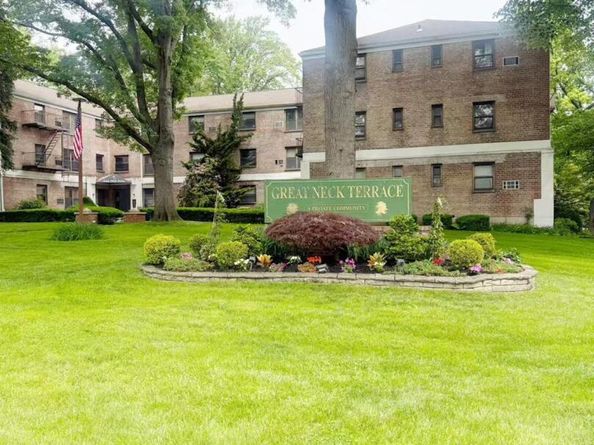 46 Terrace Circle 2C, Great Neck NY 11021